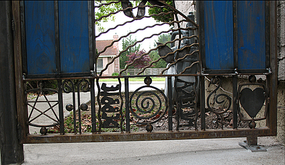 Family Icon Gate Bottom Detail