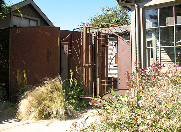 Geometrics Gate with Spa Surround