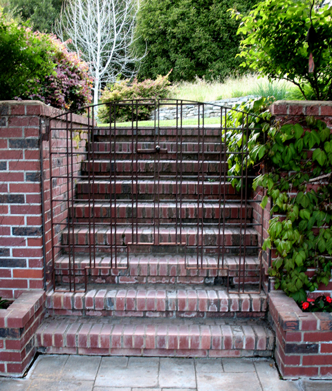 Gate to Open Up the Steps